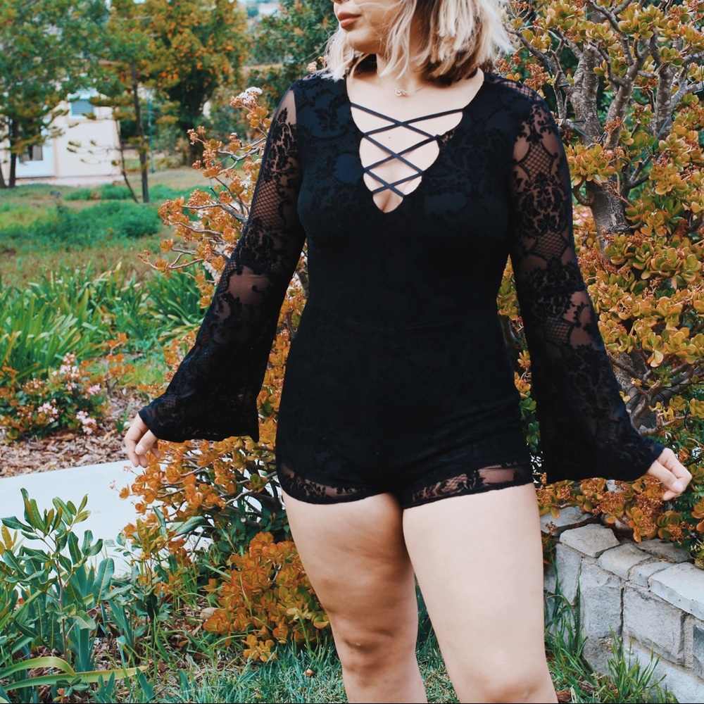 Black lace romper 😍